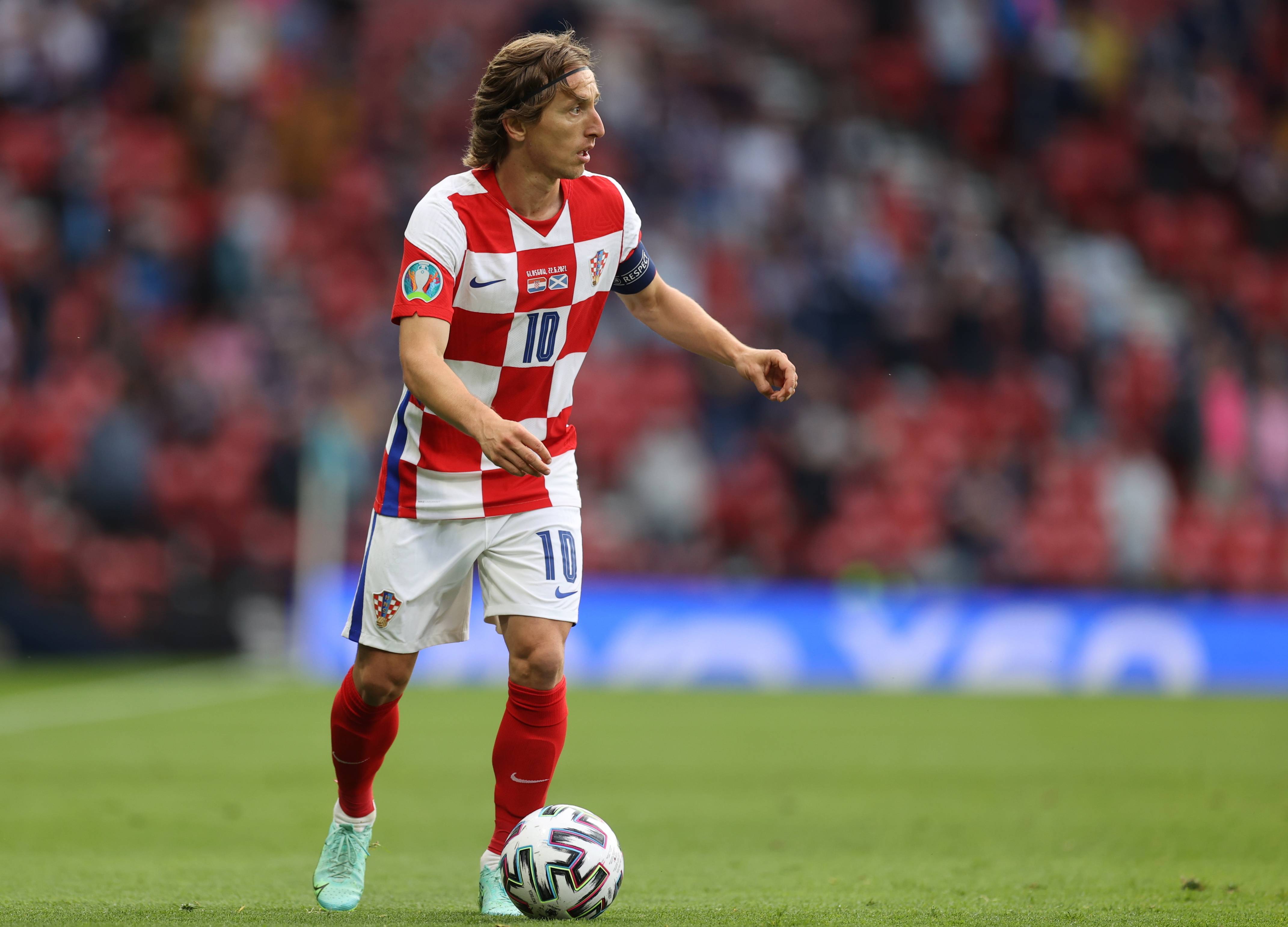 开场16分钟35秒，巴萨遭遇欧冠单场比赛最快的两个丢球